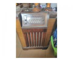 Vintage Philco radio/record player