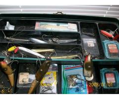 Vintage Tackle Box With 3 Wooden Lures