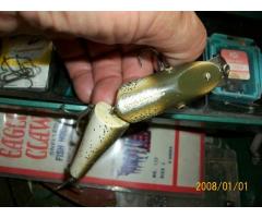 Vintage Tackle Box With 3 Wooden Lures
