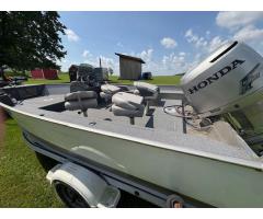 18' Lund and trailer
