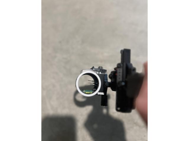 Image 2 / 5