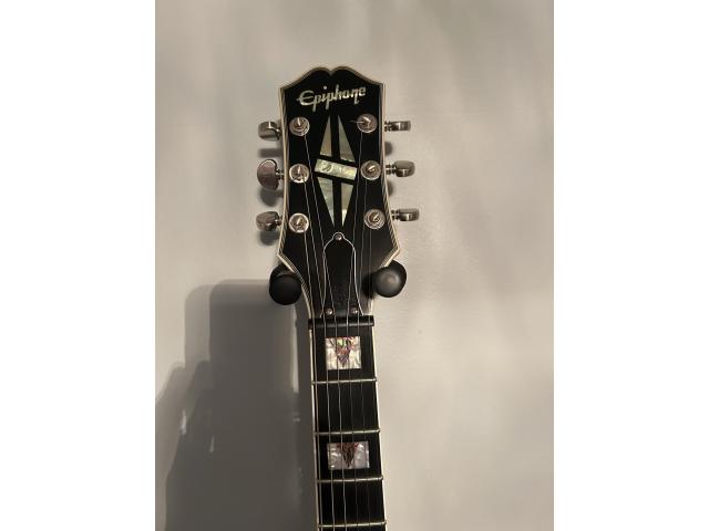 Image 1 / 4