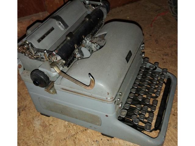 Image 4 / 4