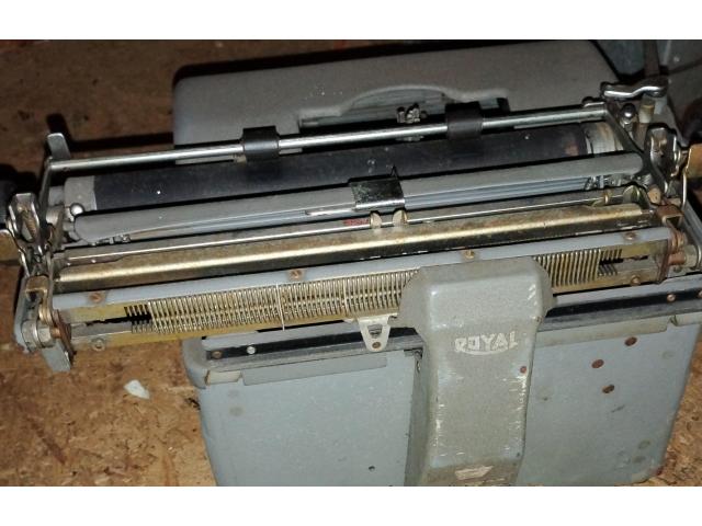 Image 3 / 4
