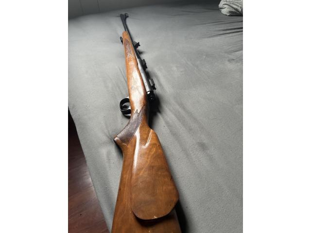 Image 1 / 4