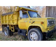 10 ton Chevy diesel 70 Dump truck single axel dual wheel