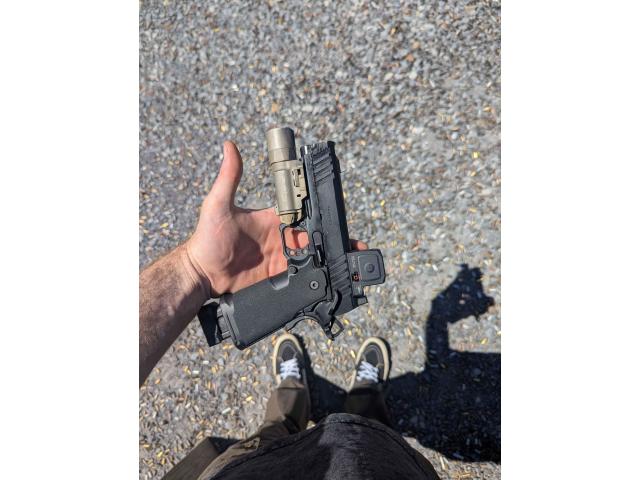 Image 1 / 1