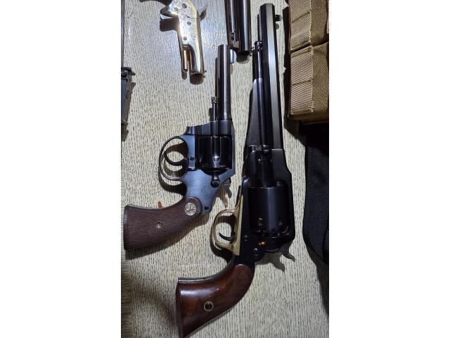 Image 2 / 4