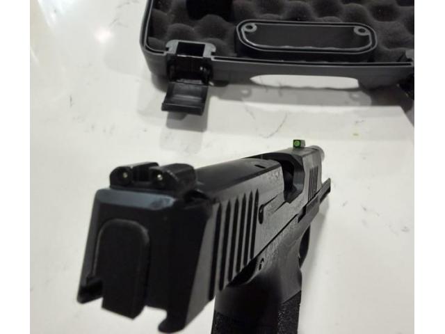 Image 3 / 4