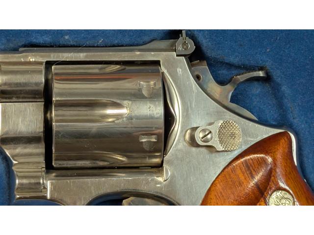 Image 2 / 5
