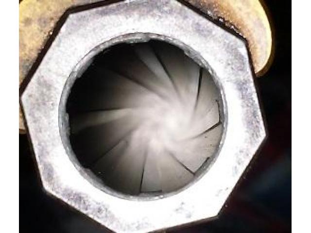 Image 2 / 4