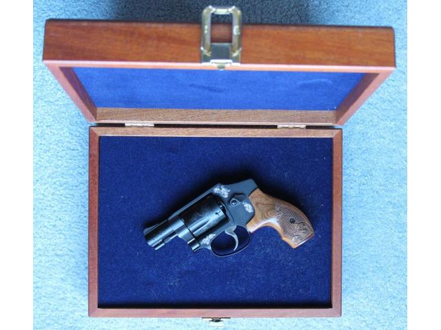 Image 3 / 4